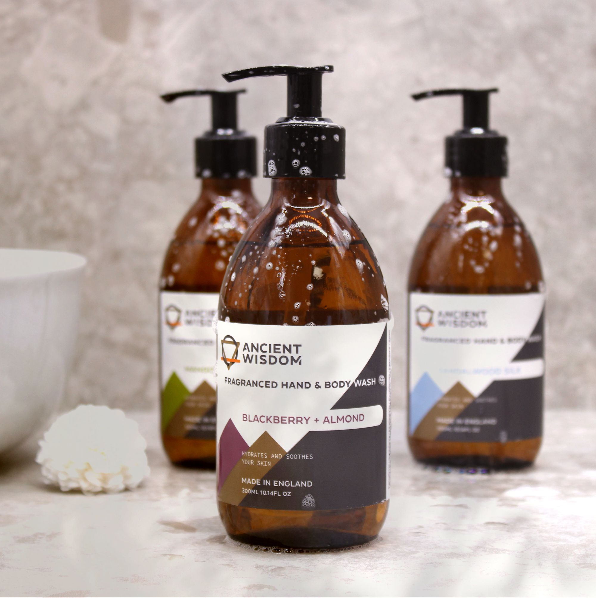 Sandalwood Silk Hand & Body Wash 300ml - Image 2