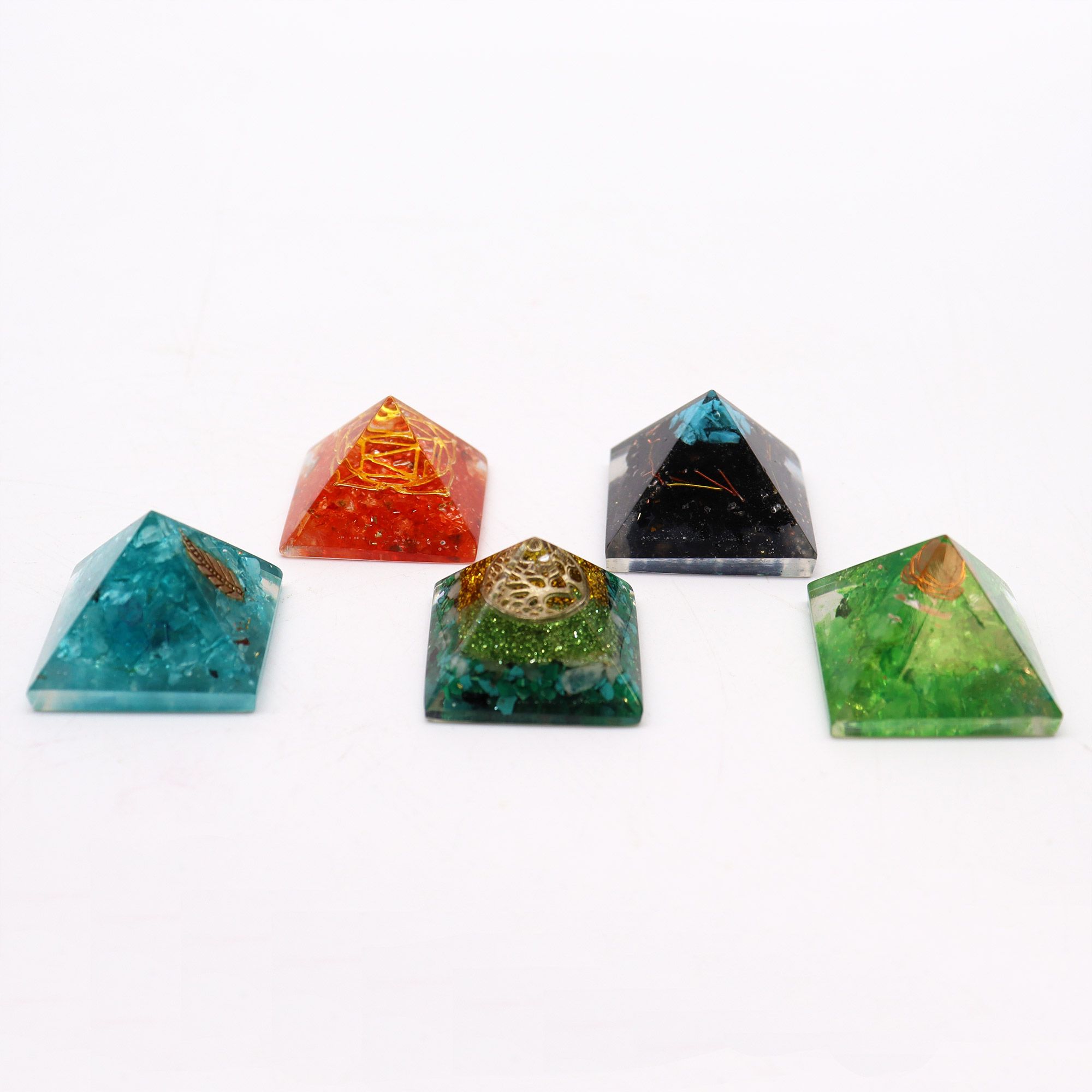 Sm Orgonite Pyramid 25mm Gemchips and Copper (assorted colours/designs) - Image 7