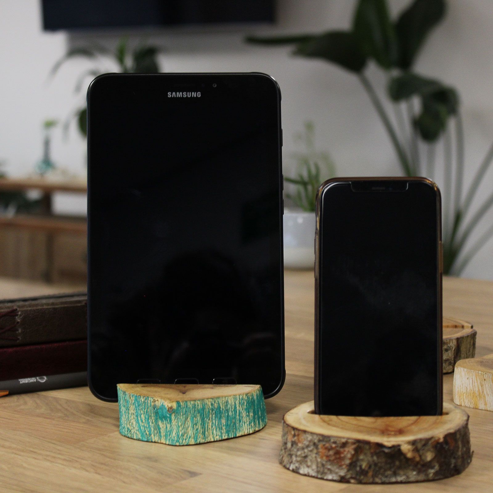 Small Log Phone Holder (slot) - Natural - Image 9