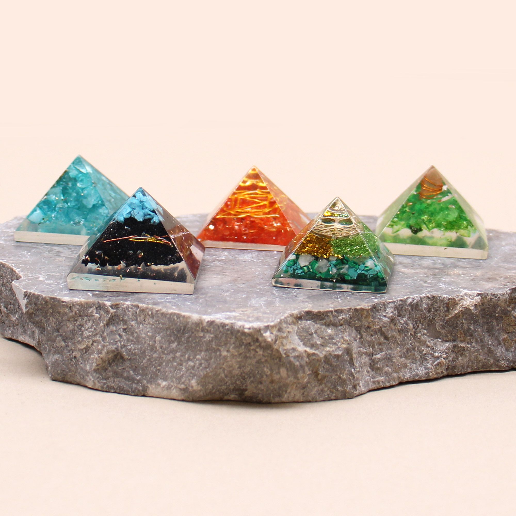 Sm Orgonite Pyramid 25mm Gemchips and Copper (assorted colours/designs) - Image 10