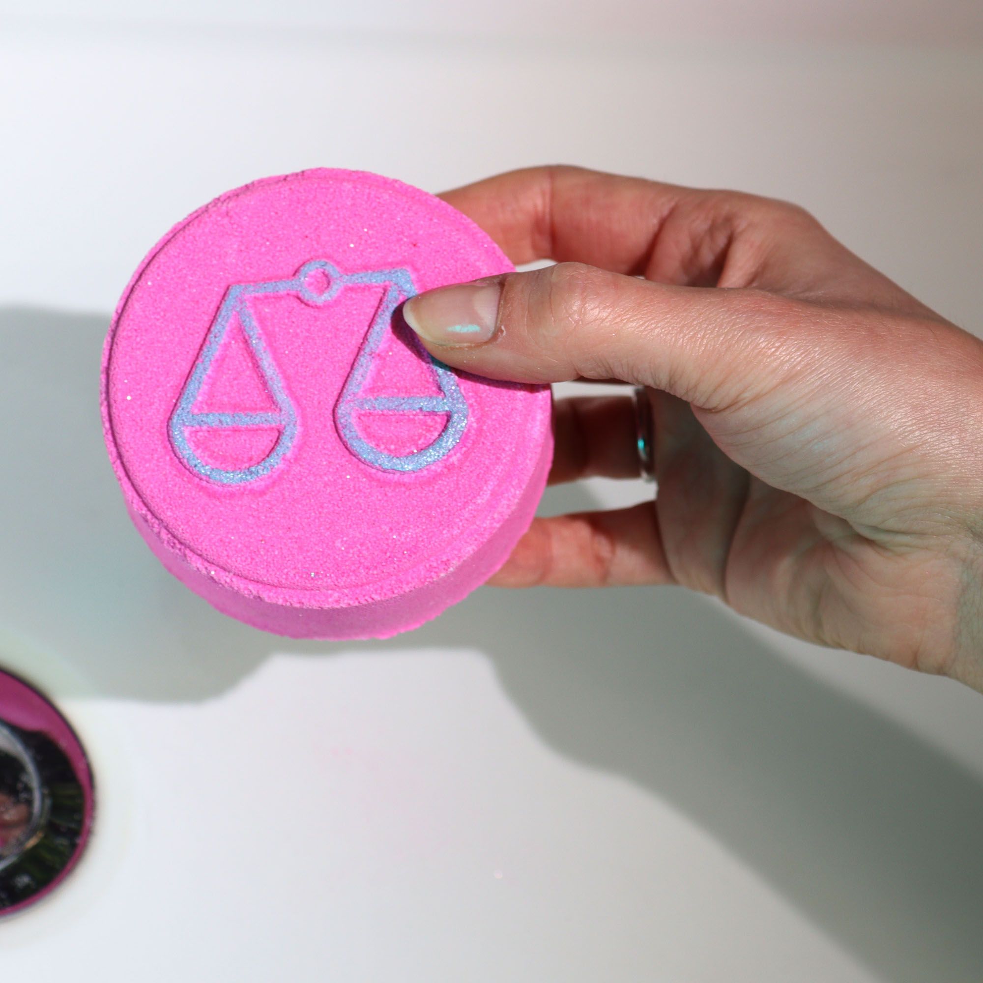 Set of Zodiac Bath Fizzers with Horoscope - Libra - Image 2