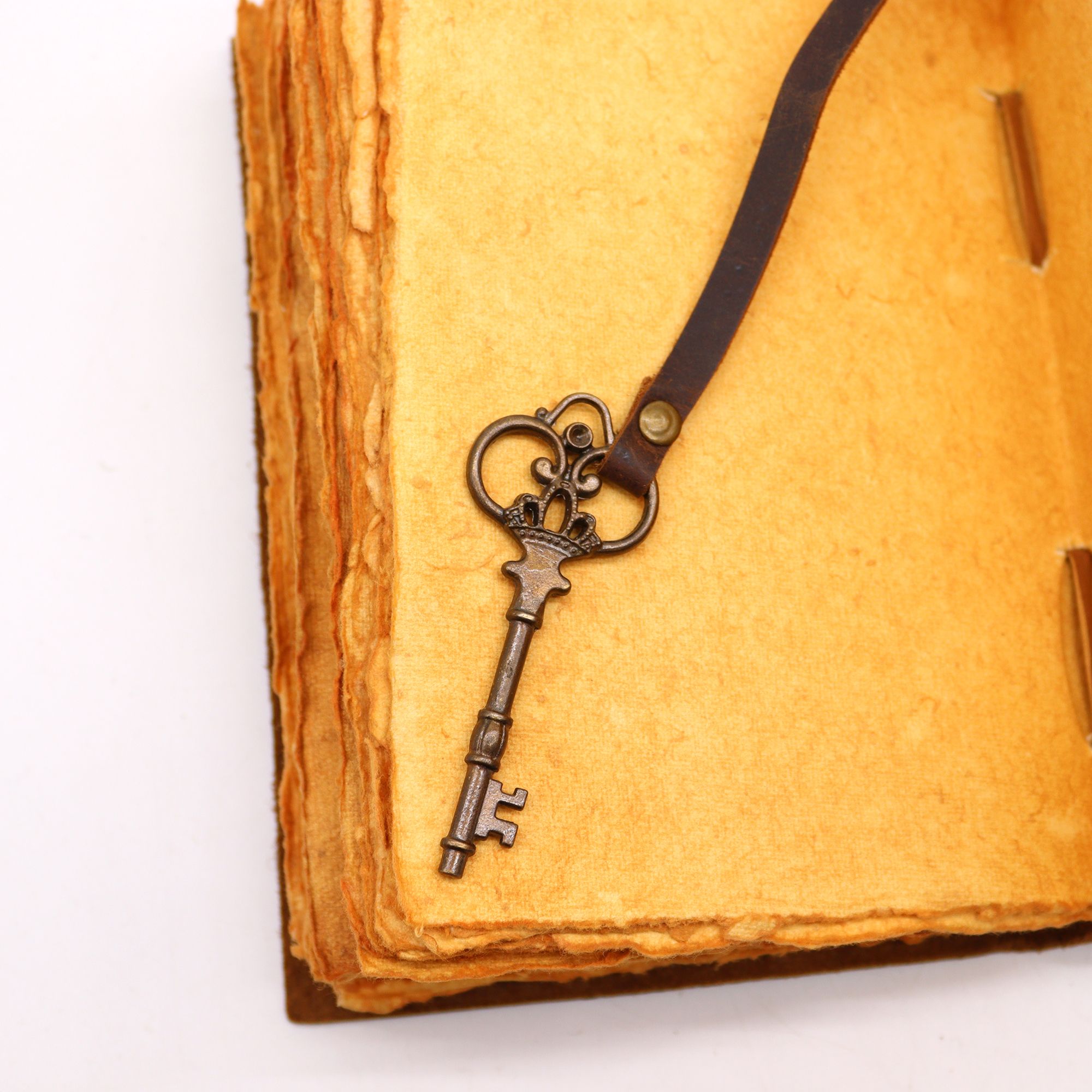 Oiled Leather & Key - 200 pages decle-edged - 13x18cm - Image 5
