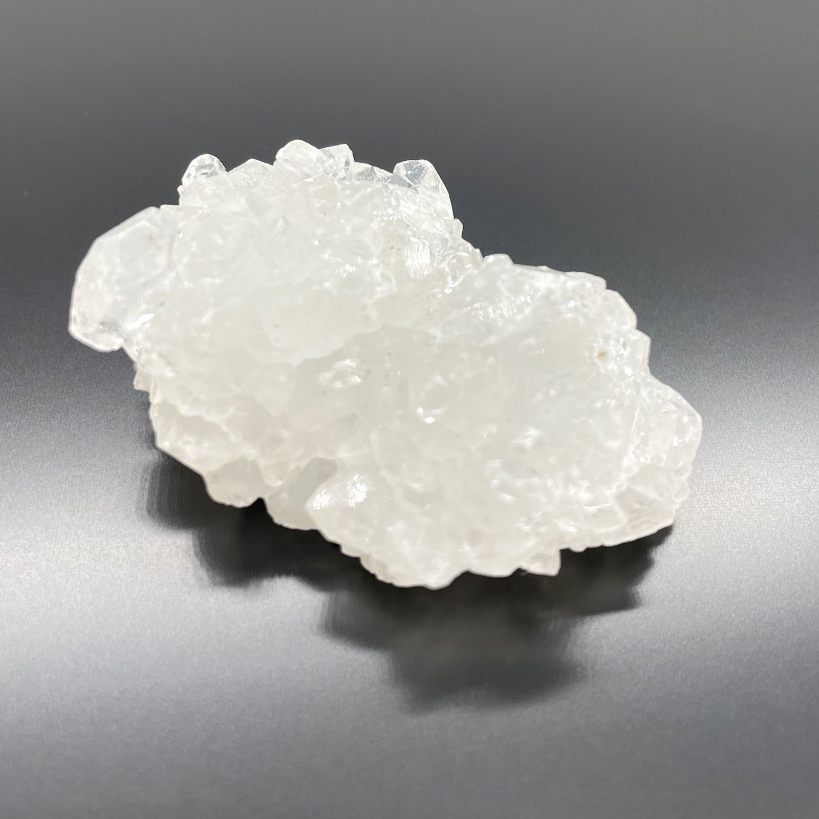 White Apophyllite Clusters 20-30mm - Image 11