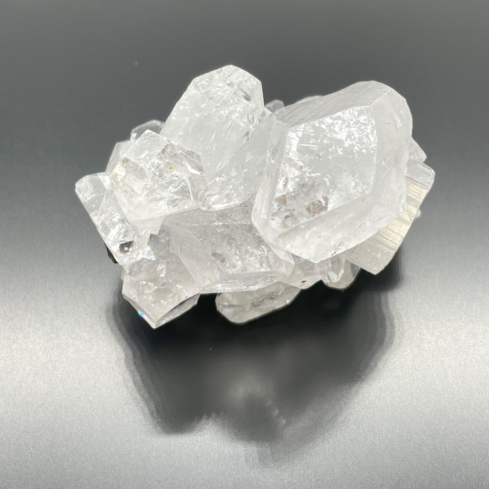 White Apophyllite Clusters 20-30mm - Image 10